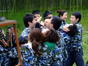 優(yōu)勝國貿(mào)組織員工進行戶外拓展活動