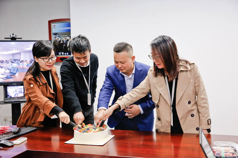 優勝公司14歲生日快樂！