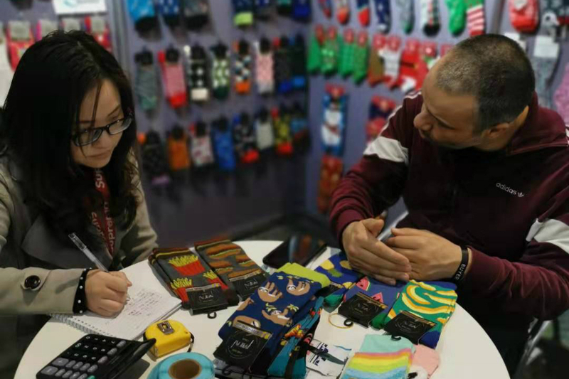 綠時(shí)業(yè)務(wù)員奔赴美國(guó)參展