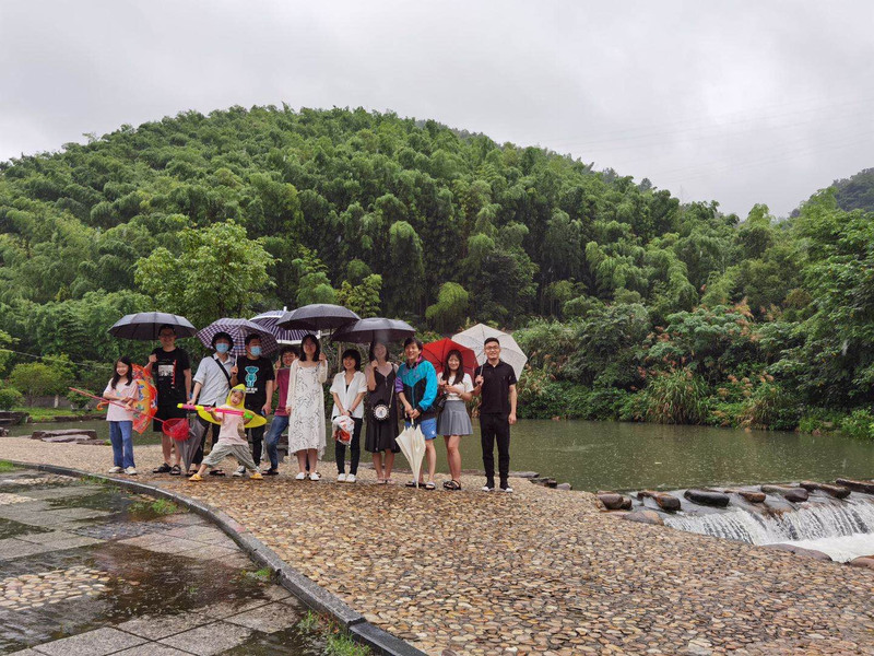 優(yōu)景國(guó)內(nèi)業(yè)務(wù)部&設(shè)計(jì)部的雨中燒烤