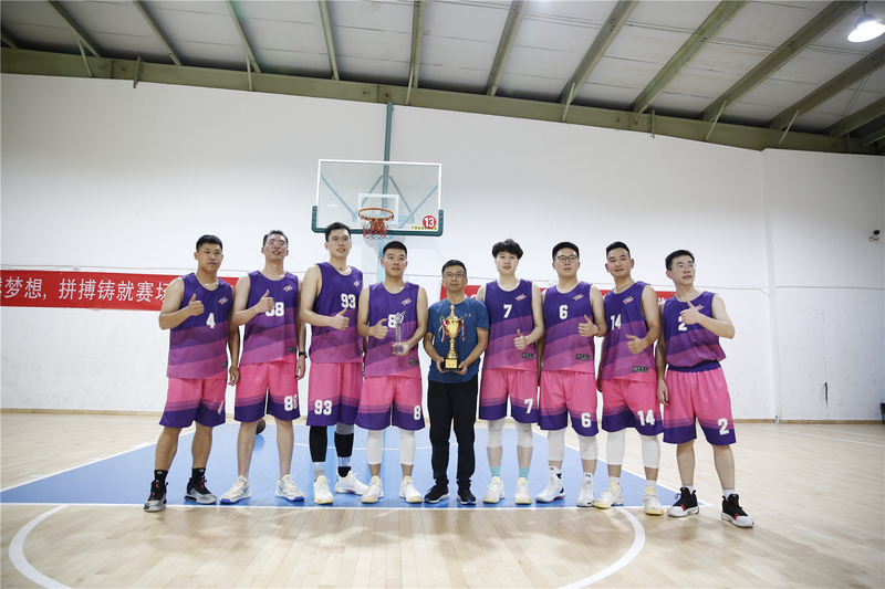 籃球社在高新區(qū)企業(yè)聯(lián)賽和3v3籃球比賽中連奪兩冠