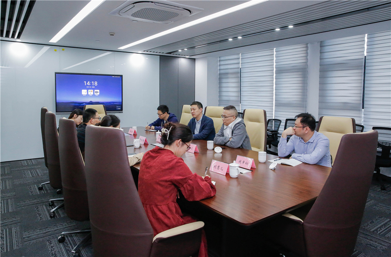 寧波海關(guān)口岸監(jiān)管處副處長(zhǎng)余佩勇深入集團(tuán)調(diào)研