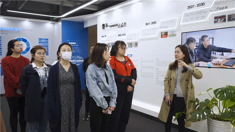 優途組織員工參觀集團文化展廳